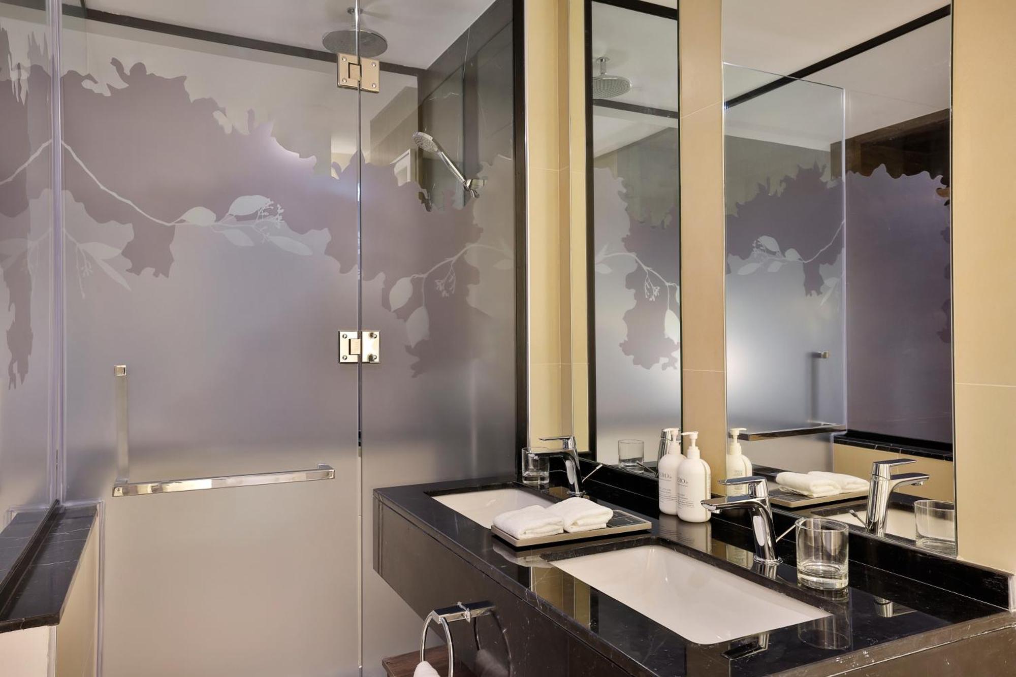 Hotel Local Dubai At Jumeirah Village Triangle Екстер'єр фото